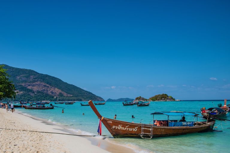 Budget Travel Tips for Koh Lipe Thailand: Eat, Stay & Explore